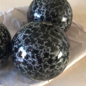Decorative ceramic material balls